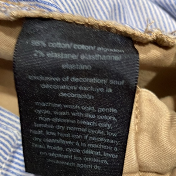 Cute stretchy khaki pants with elastic waist. Sits at belly button line. - Picture 3 of 4